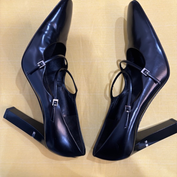 Louis Vuitton - Picture 8 of 8